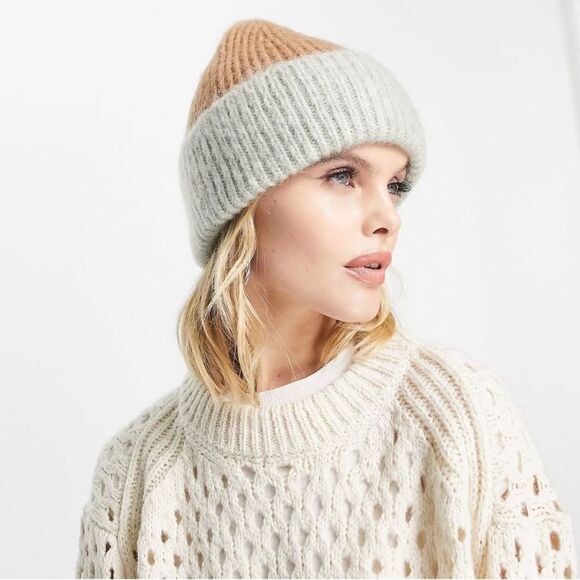 & Other Stories Ribbed Knit Color BlockโBeanie Hat in Brown & Light Green - Picture 3 of 10